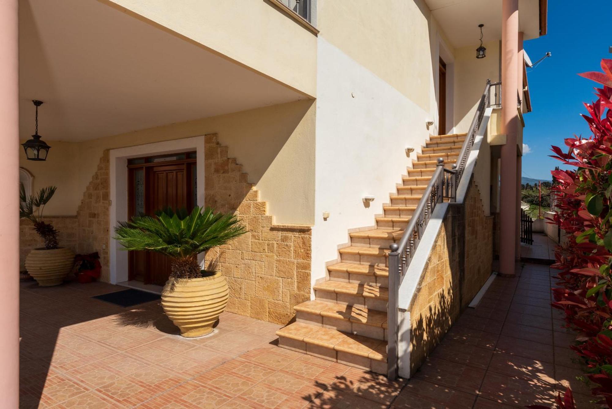 Christina'S Twin Palm Trees House Apartamento Agria Exterior foto